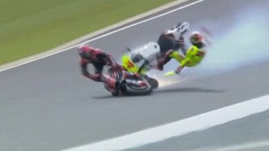 Photo of Inexplicable: Marco Bezzecchi y Maverick Viñales, un accidente que asustó a todos