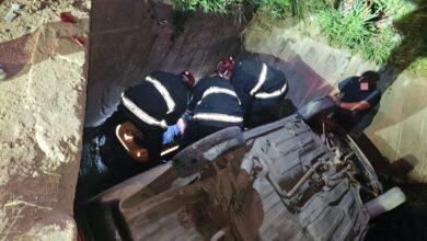 Photo of Córdoba: perdió el control de su auto y terminó en un canal de desagüe