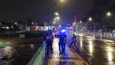 Photo of Córdoba: en medio del diluvio, rescataron un hombre que dormía bajo un puente