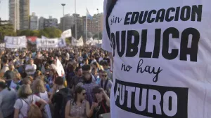 Photo of CONFLICTO UNIVERSITARIO: PARO Y PLAN DE LUCHA EN CÓRDOBA