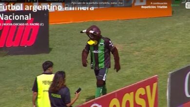 Photo of Insólita expulsión de la mascota de Nueva Chicago por insultar al arquero en pleno partido