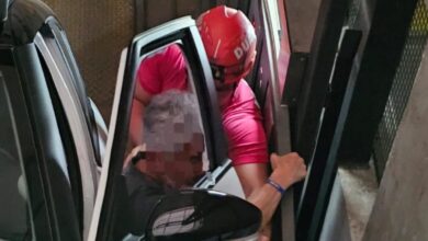 Photo of Córdoba: un hombre cayó con su auto de un elevador y debió ser rescatado