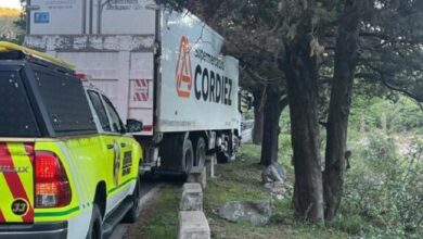 Photo of Dique Los Molinos: un camión quedó a metros de caer al precipicio