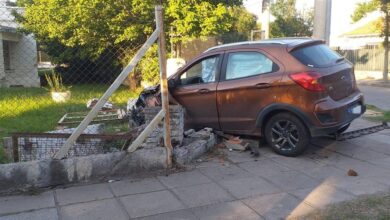 Photo of Un joven que conducía ebrio chocó a un peatón y terminó en un jardín