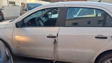 Photo of Caos en el Misericordia: un médico destruyó a piedrazos el auto de una enfermera