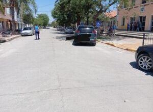 Photo of COLISIÓN ENTRE AUTO Y BICICLETA EN LAS VARILLAS DEJA A UNA MENOR CON LESIONES LEVES