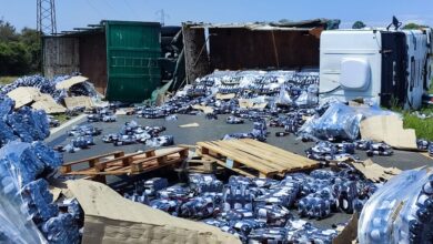 Photo of Volcó un camión que llevaba cervezas por la Ruta Nacional 36