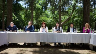 Photo of Cristina Fernández, Áxel Kicillof y Sergio Massa, juntos en un encuentro del PJ bonaerense