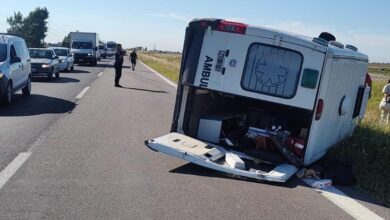 Photo of Una ambulancia que trasladaba un paciente volcó en la autopista Córdoba – Rosario