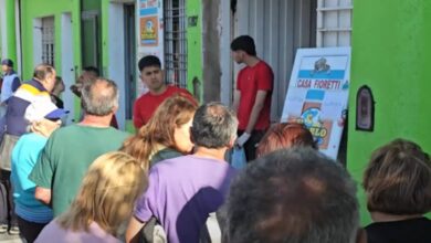 Photo of Solidaridad en Córdoba: comerciantes regalan pollos y pan dulce a jubilados