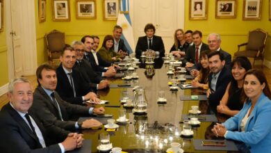 Photo of Milei recibió al bloque de diputados radicales en la Casa Rosada