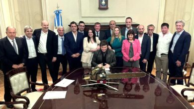 Photo of Milei convoca a una reunión de Gabinete en Olivos