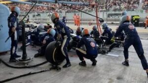 Photo of Mala suerte en la última: Franco Colapinto abandonó en el GP de Abu Dhabi por problemas en su Williams