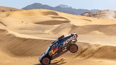 Photo of Carlos Sainz sufrió un vuelco y perdió terreno en el Rally Dakar 2025