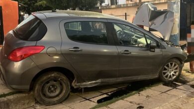 Photo of Choque en Córdoba: un auto impactó contra un domo policial