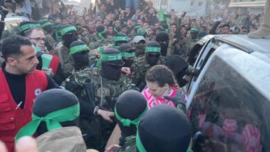 Photo of Impactante video: así fue el momento en que Hamás liberó a las tres rehenes