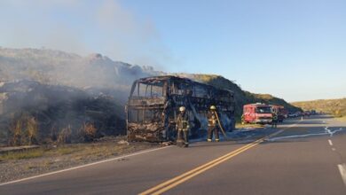 Photo of Un colectivo se prendió fuego en las Altas Cumbres: llevaba 36 pasajeros