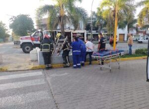 Photo of MOTOCICLISTA RESCATADO TRAS IMPACTAR Y CAER A UN CANAL EN LAS VARILLAS