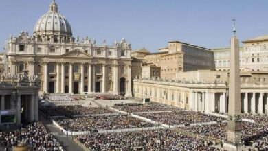 Photo of El Vaticano convocó a una oración masiva esta noche en la plaza San Pedro por la salud del Papa