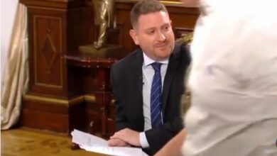 Photo of Más escándalo: un video muestra el guion de la entrevista de Jonatan Viale a Milei