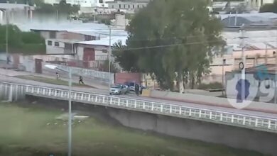 Photo of De película: se tiró al río para escapar de la policía, pero lo esperaban al otro lado