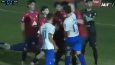 Photo of Tremenda trompada de nocaut en un encuentro del fútbol uruguayo