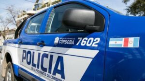 Photo of CHOQUE ENTRE AUTO Y MOTO EN LAS VARILLAS: UNA MUJER SUFRIÓ FRACTURA