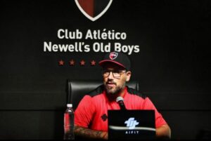 Photo of Cristian Fabbiani en su presentación: «El fútbol es básico, van a tener que correr todos»