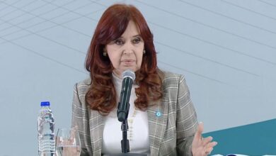 Photo of Cristina acusó a Milei de “mandar a apalear a viejos” y de hacer «fusilar a un fotógrafo»