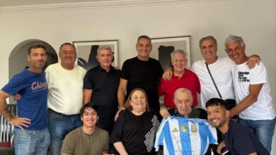 Photo of Emotivo homenaje de los campeones del ’86 a Bilardo en su cumpleaños 87