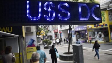 Photo of Baja el dólar blue tras la aprobación del DNU para el acuerdo con el FMI