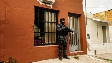 Photo of Cayó una banda narco «familiar»: la madre y sus dos hijos vendían droga en 4 casas