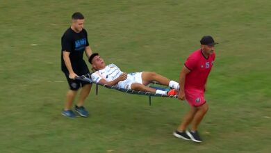Photo of Escándalo en el ascenso: un camillero tiró a un jugador al piso y desató una pelea