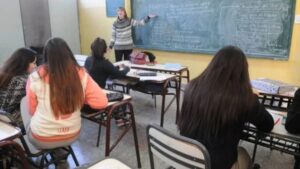 Photo of Argentina en el top tres de países de América con más docentes trabajando en EE.UU.: ganan hasta US$ 55.000 anuales