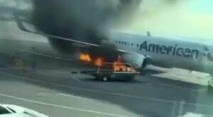 Photo of EEUU: un avión de American Airlines se incendió en el aeropuerto de Denver