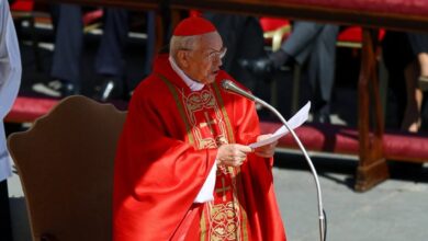 Photo of «Fue un Papa con el corazón abierto hacia todos»: la emotiva homilía para despedir a Francisco