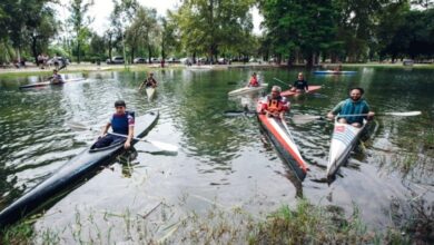 Photo of Con el lago recuperado, retornaron las canoas y los kayaks al Parque Sarmiento de Córdoba