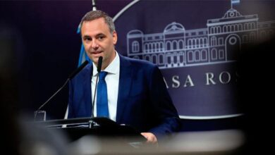 Photo of Adorni: «El presidente jamás defendió la autodeterminación de los malvivientes… malvinenses, perdón»