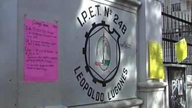 Photo of Docentes y alumnos de una escuela harán un abrazo solidario para pedir el «no cierre» de cursos