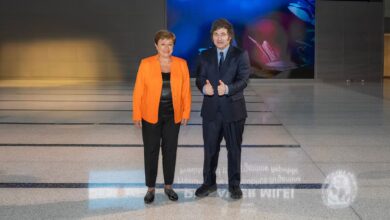 Photo of Hay acuerdo: el FMI le prestará a la Argentina 20.000 millones de dólares