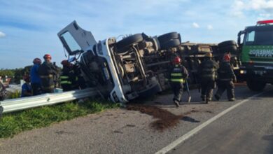 Photo of Accidente en Córdoba: un camión con ladrillos volcó en Circunvalación