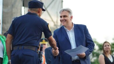 Photo of Martín Llaryora reconoce a policías atropellados en controles de seguridad