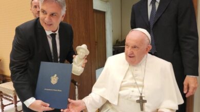 Photo of Martín Llaryora y Daniel Passerini despidieron con dolor al papa Francisco