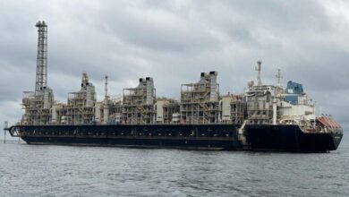 Photo of YPF confirmó la marcha atrás en la construcción de la planta de GNL en Río Negro