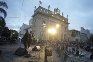 Photo of NAHUEL PENNISI CONVOCÓ A MULTITUD EN LA CELEBRACIÓN DE PASCUA EN VILLA MARÍA