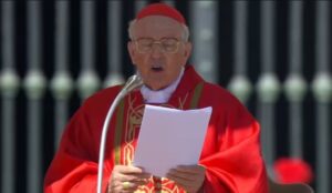 Photo of El cardenal Re despidió a Francisco: «Un Papa con el corazón abierto a todos»