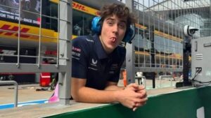 Photo of En el medio del GP de Bahrein, Colapinto se mostró en el simulador de Alpine