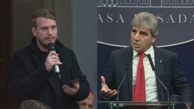 Photo of Tenso cruce entre Caputo y un periodista que le preguntó al ministro si traerá sus dólares del exterior: «No seas irrespetuoso»