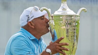 Photo of El «Pato» Ángel Cabrera hace historia al ganar el segundo Major senior del año