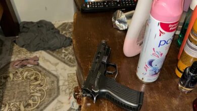 Photo of Tensión extrema: allanaron su casa, usó a su hija como escudo y baleó a un policía